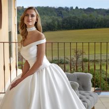 Robe de Mariée HALOPHILA White One Collection | Boutique Paris Robe de Mariée HALOPHILA White One Collection | Boutique Paris