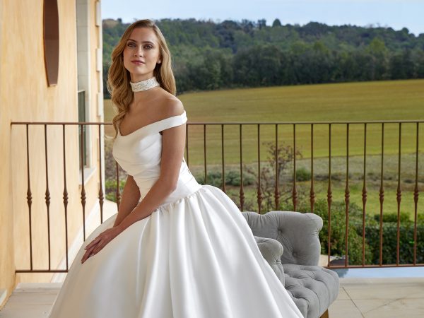 Robe de Mariée HALOPHILA White One Collection | Boutique Paris Robe de Mariée HALOPHILA White One Collection | Boutique Paris
