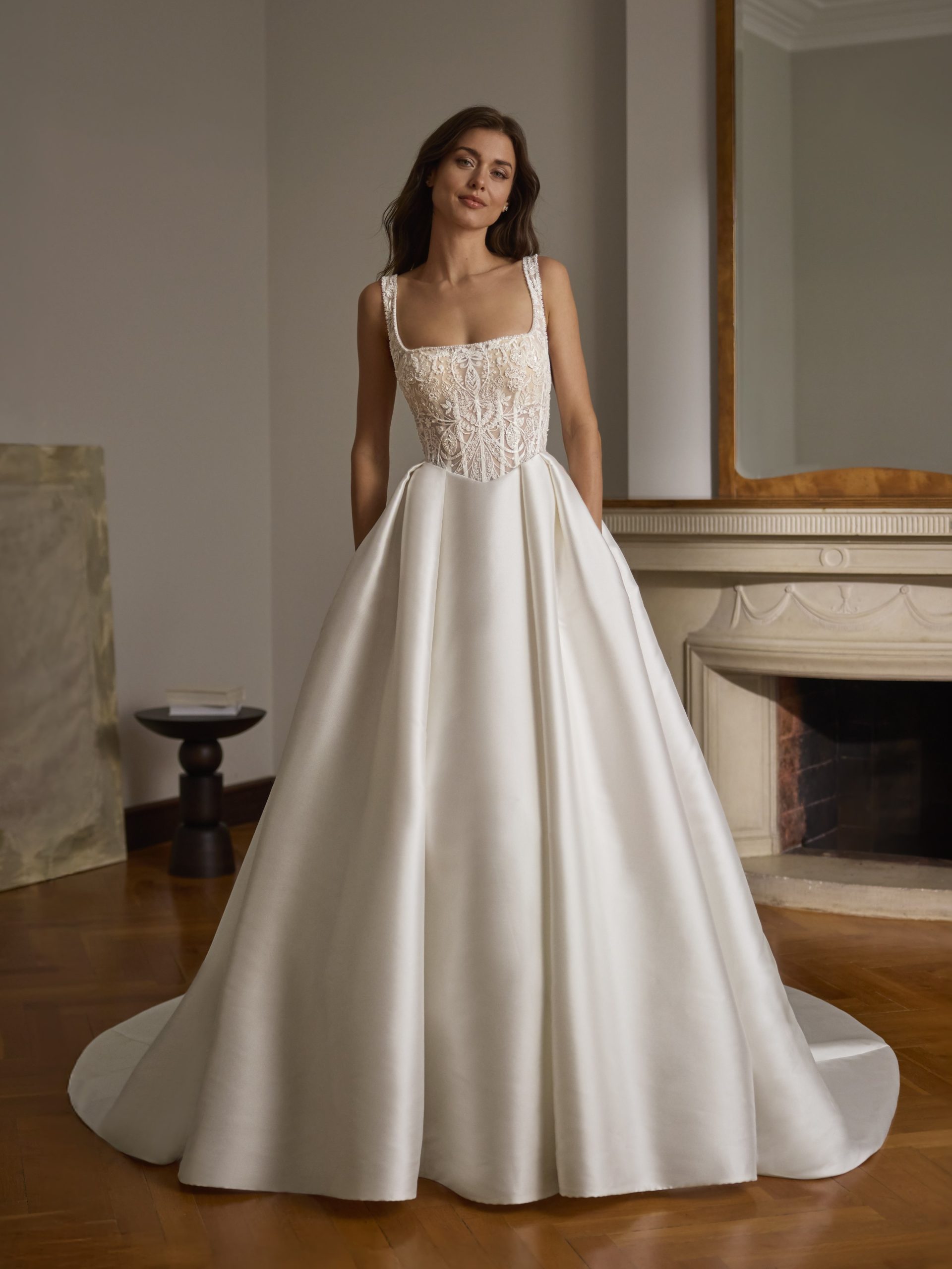 NUAVA wedding dress San Patrick Collection 2027 | Boutique Paris NUAVA wedding dress San Patrick Collection 2027 | Boutique Paris