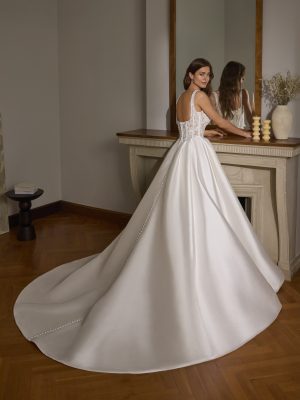 NUAVA wedding dress San Patrick Collection 2027 | Boutique Paris