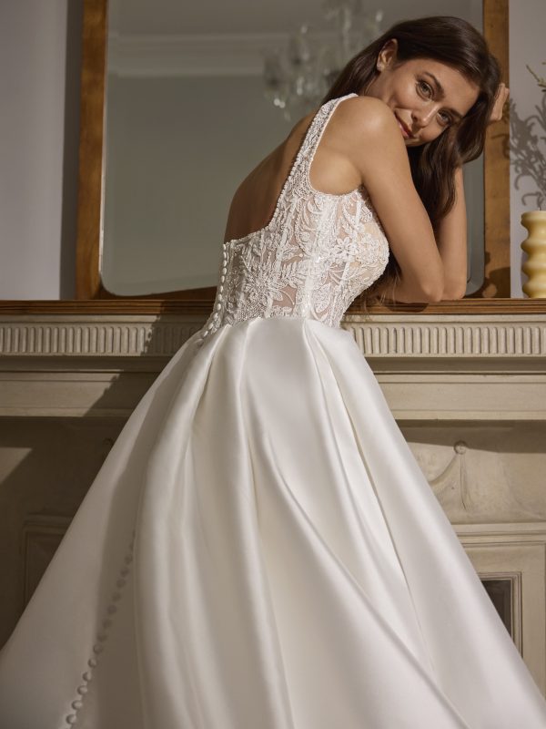 NUAVA wedding dress San Patrick Collection 2027 | Boutique Paris NUAVA wedding dress San Patrick Collection 2027 | Boutique Paris