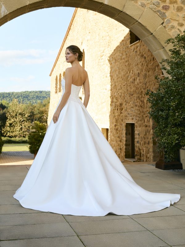 Robe de Mariée URVILLE White One Collection | Paris Robe de Mariée URVILLE White One Collection | Paris