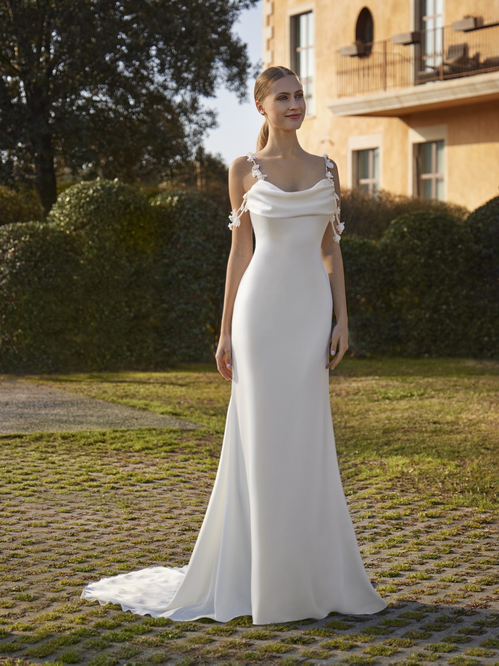 VERENI wedding dress White One Collection | Boutique Paris VERENI wedding dress White One Collection | Boutique Paris